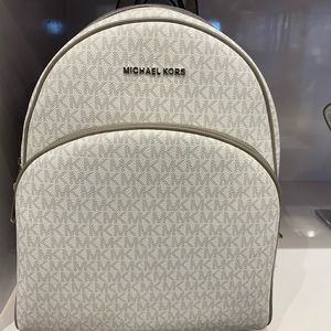 Meet your Posher, Rena